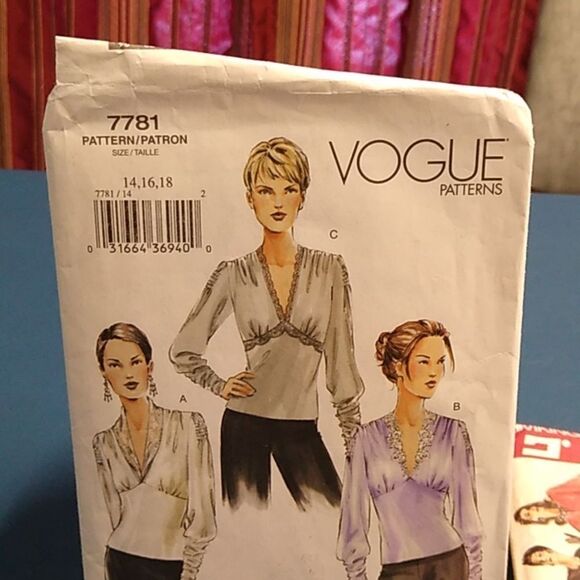 Vogue Pattern Set with Floral Box Four Beaded Applique Embellishments - Picture 6 of 9